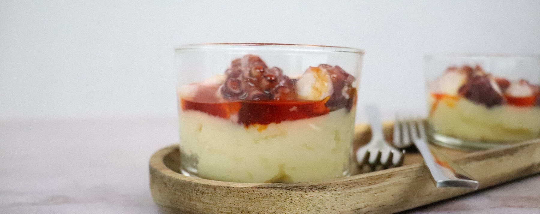 pulpo con dip cremoso de garbanzos