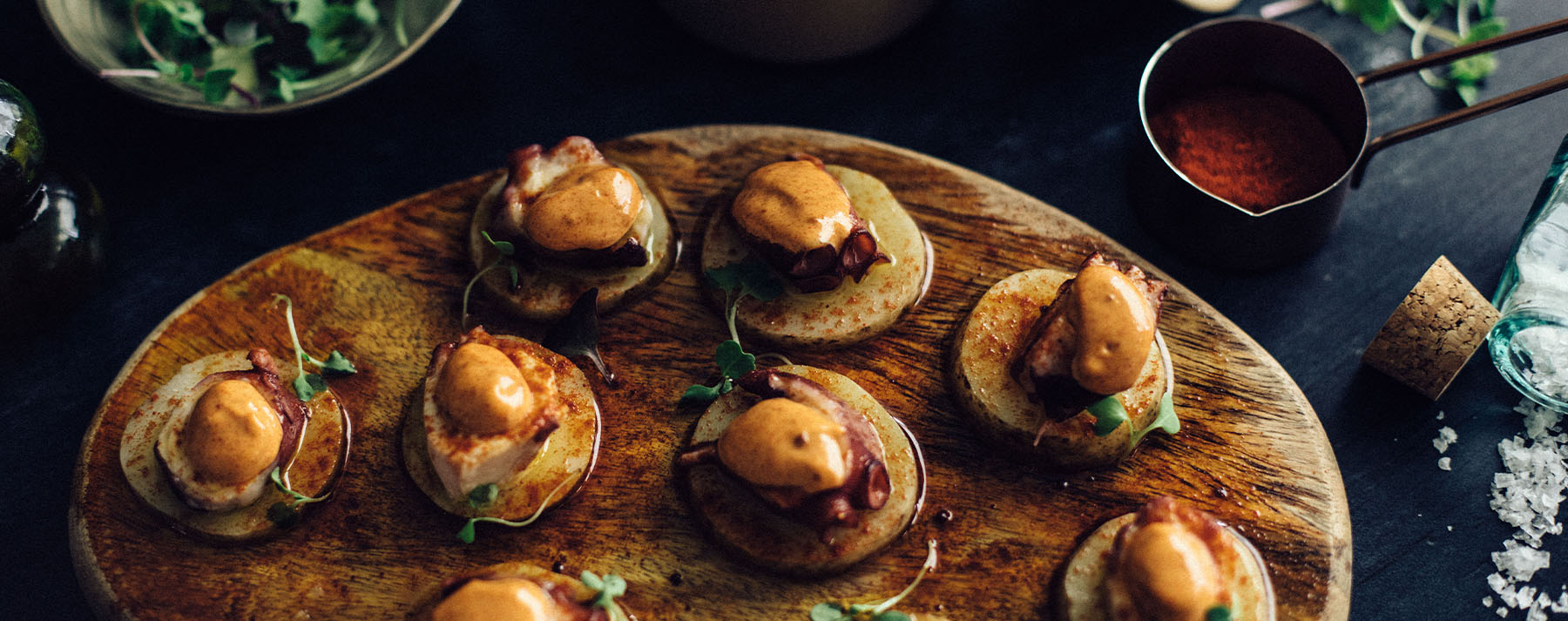 bocaditos de pulpo con mayonesa de pimentón